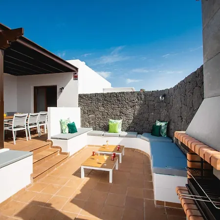 Stylish 6 Bedroom Villa Princesa - Hot Tub - Heated Pool - Near Beach & Waterparks Playa Blanca  Exterior photo