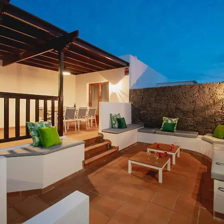 Stylish 6 Bedroom Villa Princesa - Hot Tub - Heated Pool - Near Beach & Waterparks Playa Blanca  Exterior photo